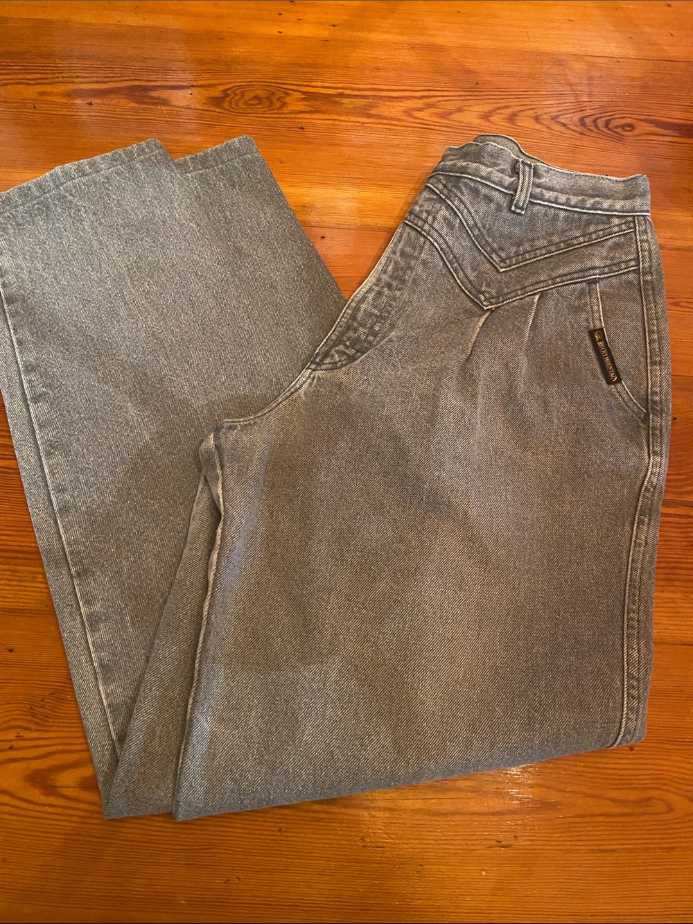 Vintage 80’s High-Rise Women's Gray Jeans with Subtle Wash